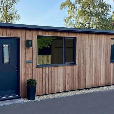 Larks Leaze Lodge, Steeple Ashton, Wiltshire Trowbridge Exterior photo