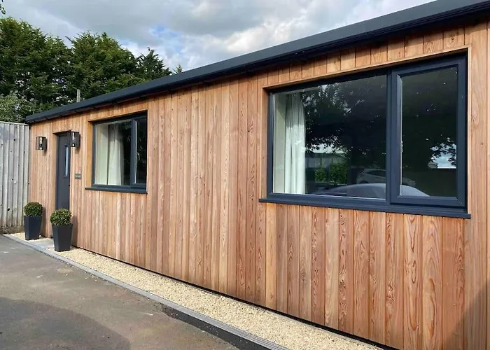 Larks Leaze Lodge, Steeple Ashton, Wiltshire