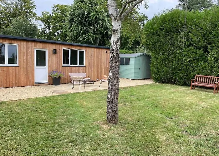 Larks Leaze Lodge, Steeple Ashton, Wiltshire