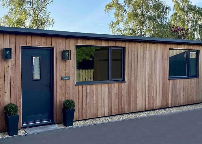 Larks Leaze Lodge, Steeple Ashton, Wiltshire