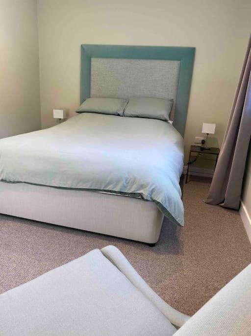 Larks Leaze Lodge, Steeple Ashton, Wiltshire *