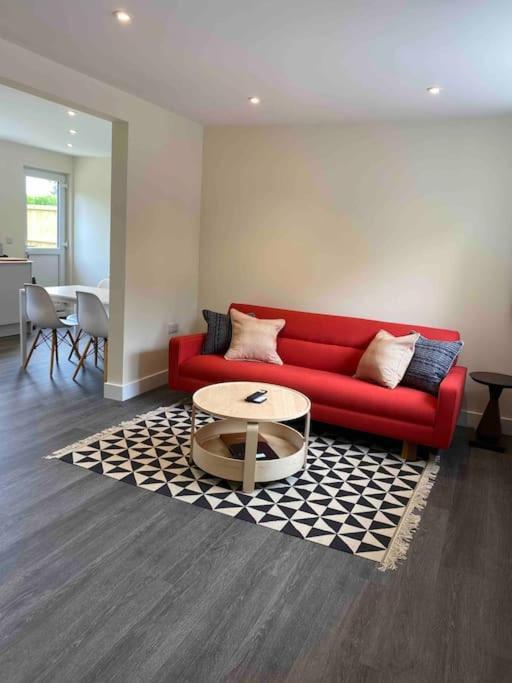 Larks Leaze Lodge, Steeple Ashton, Wiltshire Holiday home Trowbridge