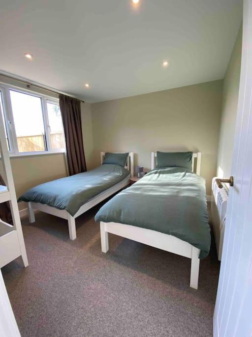 Larks Leaze Lodge, Steeple Ashton, Wiltshire
