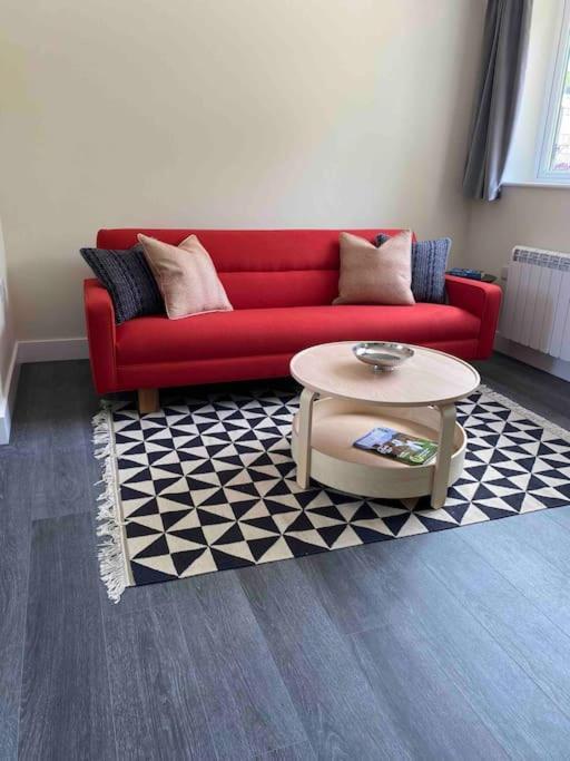 Holiday home Larks Leaze Lodge, Steeple Ashton, Wiltshire *