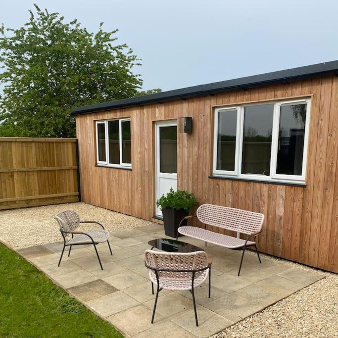Larks Leaze Lodge, Steeple Ashton, Wiltshire Holiday home Trowbridge