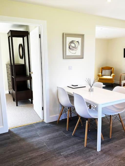 Holiday home Larks Leaze Lodge, Steeple Ashton, Wiltshire