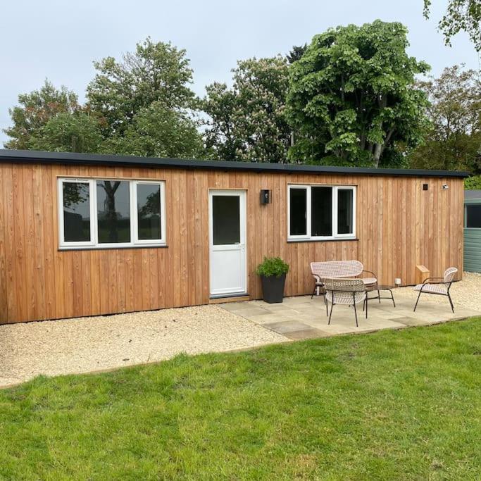 Larks Leaze Lodge, Steeple Ashton, Wiltshire * Trowbridge